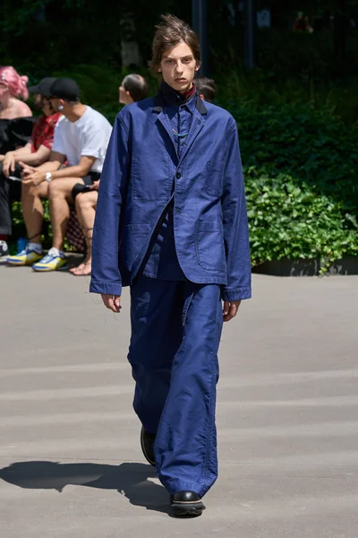 Look 28